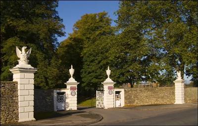 045 Eagle Gates, Cirencester Rd, Charlton Kings 2008 © David Hanks