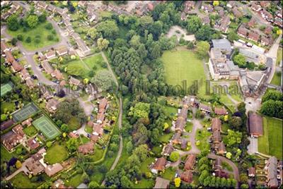 087 Aerial view of Charlton Park 2008 © David Hanks